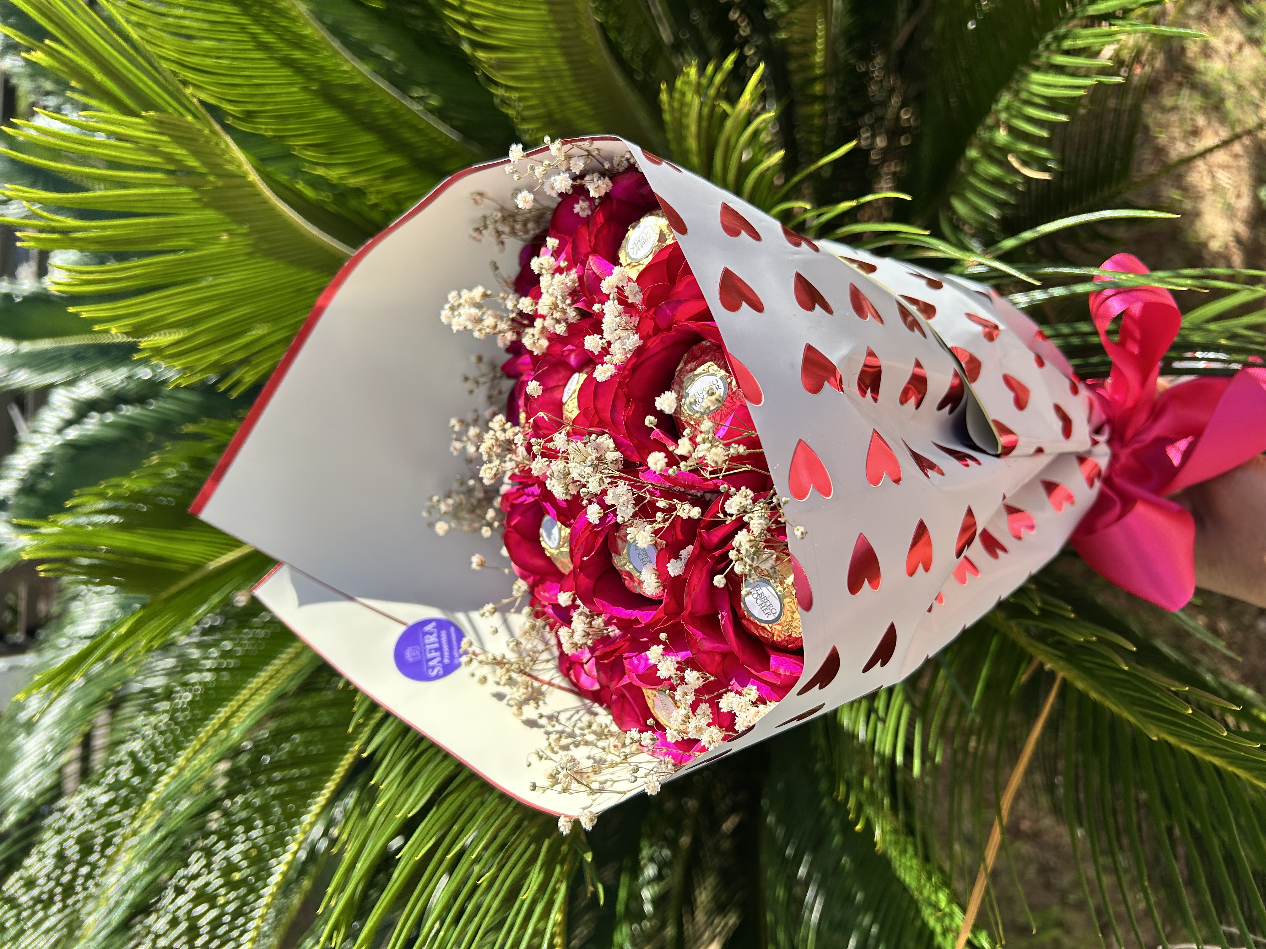 Buque de 13 flores e 13 Ferrero Rocher