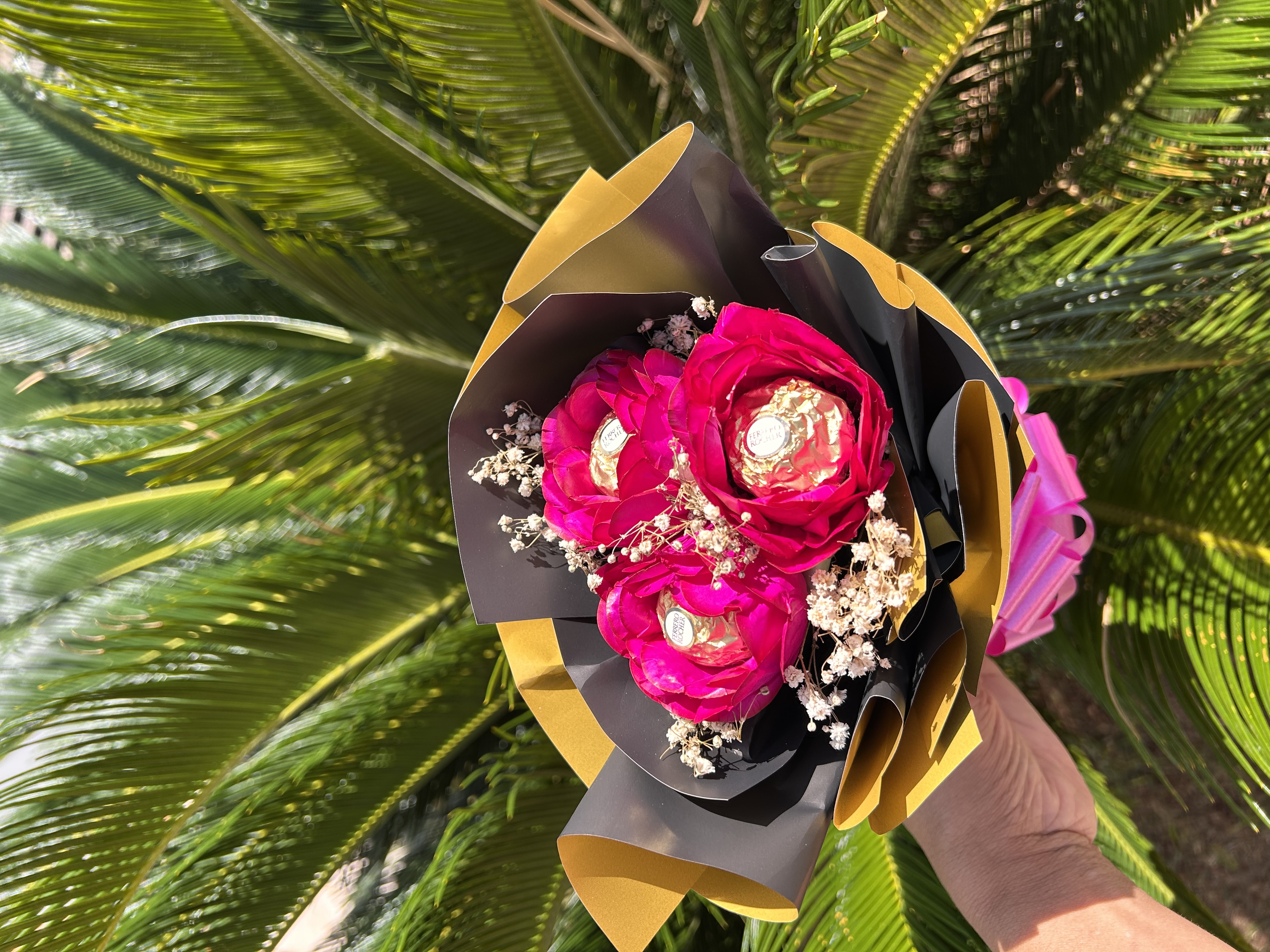 Buque 3 flores e 3 Ferrero Rocher