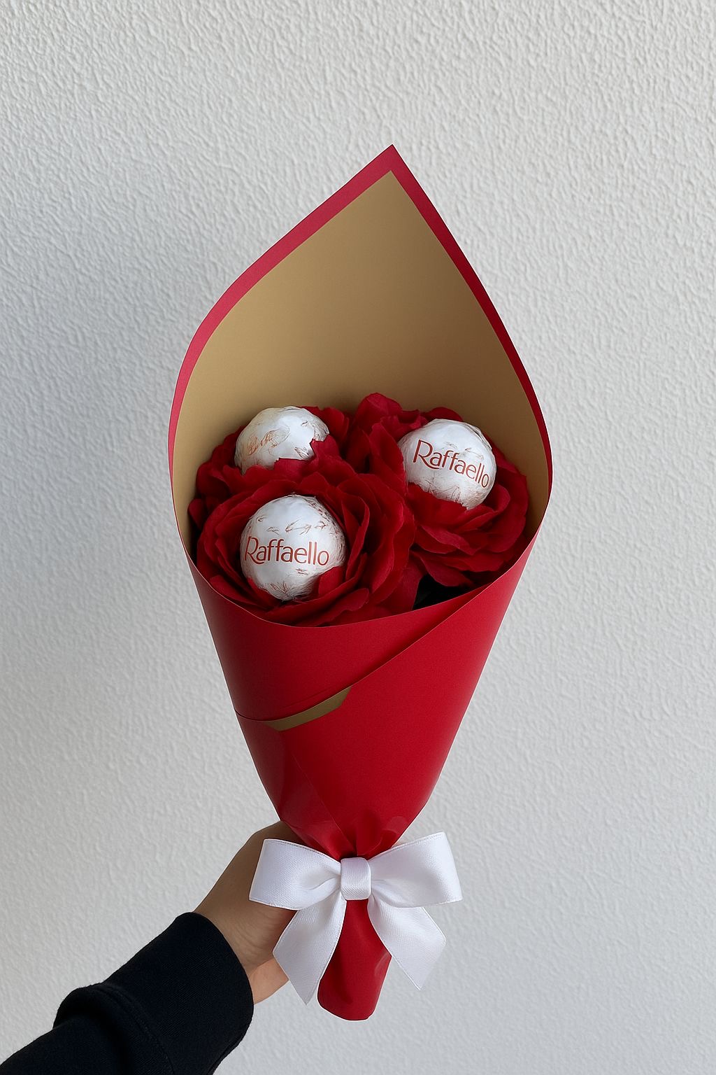 Buque 3 flores e 3 bombom Rafaello