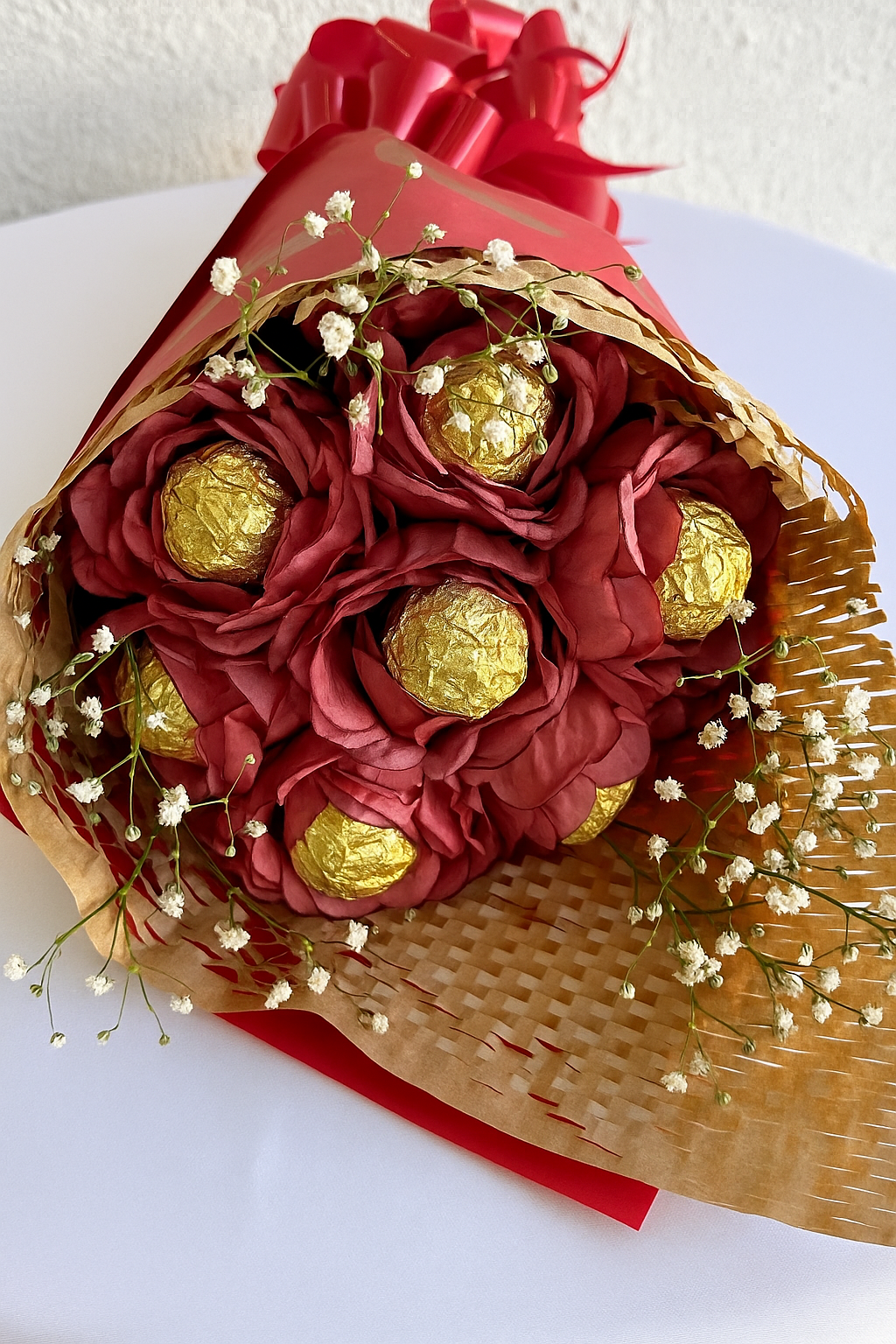Buque de 7 flores e 7 bombom Ferrero Rocher
