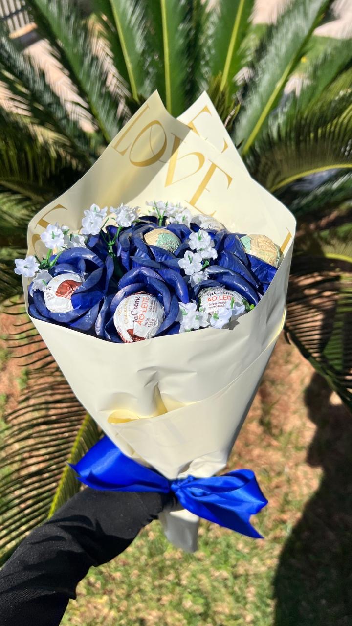 Buque de 7 flores e 7 trufas da cacau show