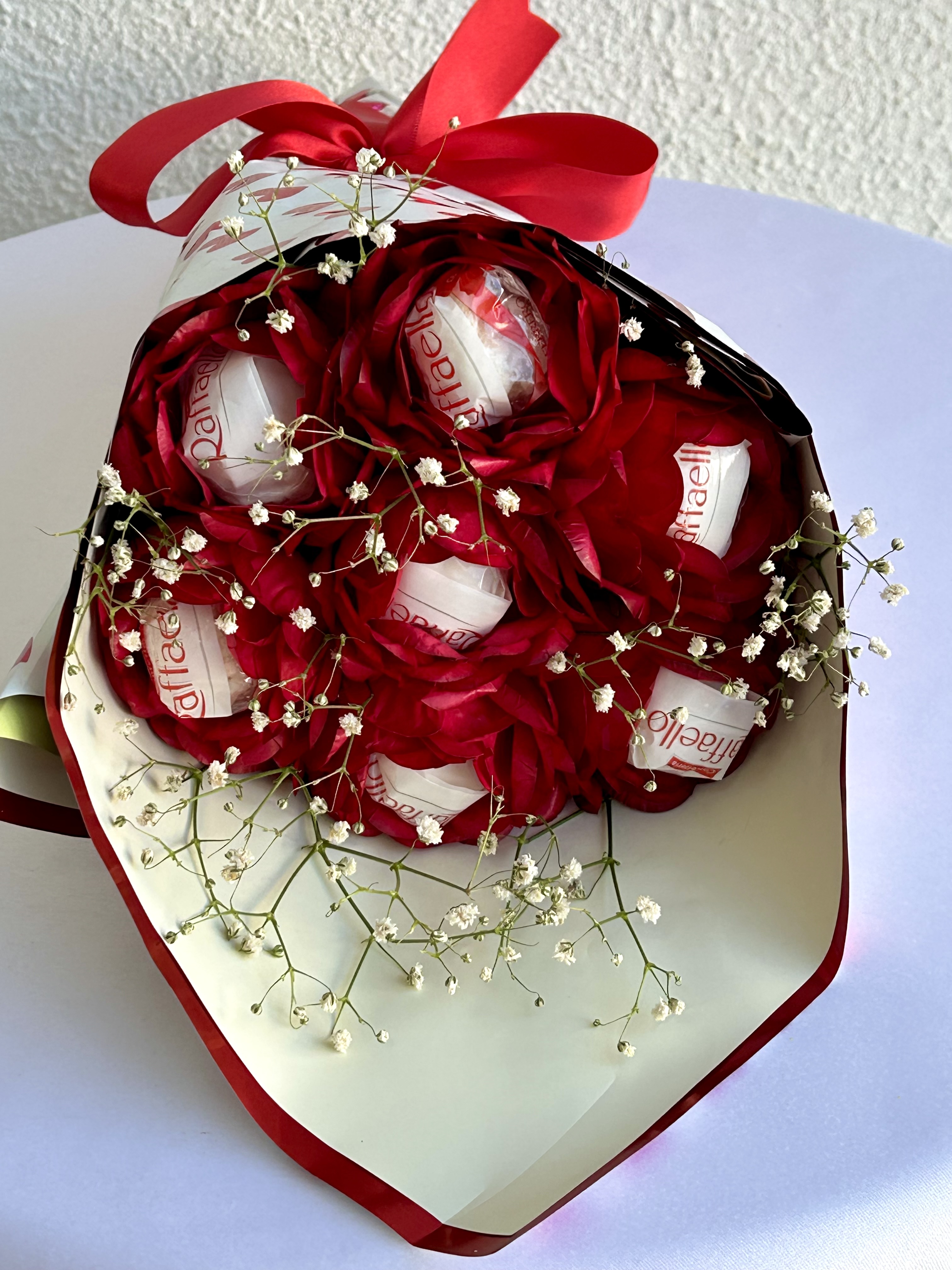 Buque 7 flores e 7 bombom Rafaello